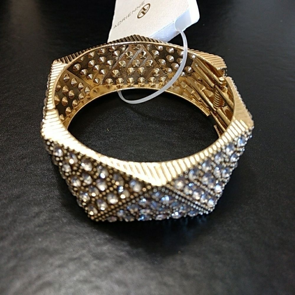 Adrienne Vittadini gold tone bracelet 7.25"